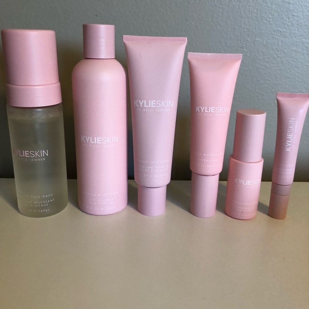 Kylie Skin Set